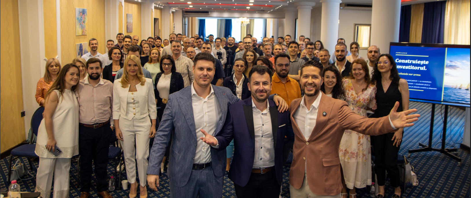 Fondatorii Bursierul împreună cu comunitatea